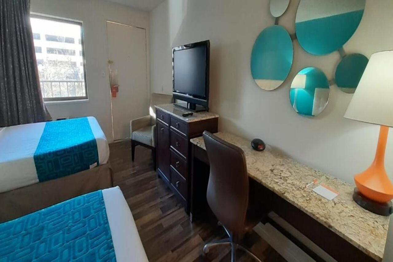 โฮเวิร์ด จอห์นสัน บาย วินด์แฮม รีโน Hotel ภายนอก รูปภาพ